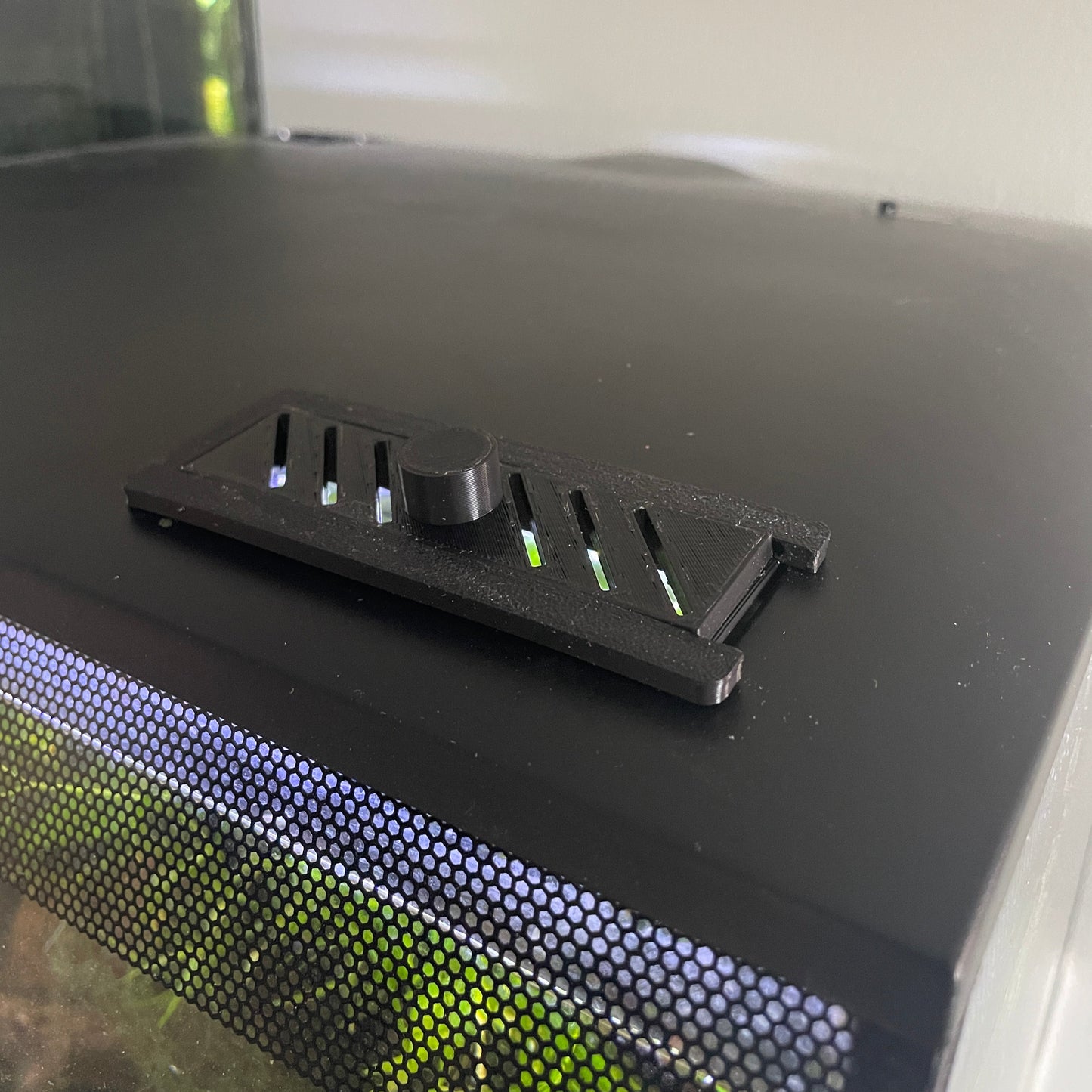 Sliding Feed Cover for Fluval Flex – Easy Feeding Access for All Tank Sizes!