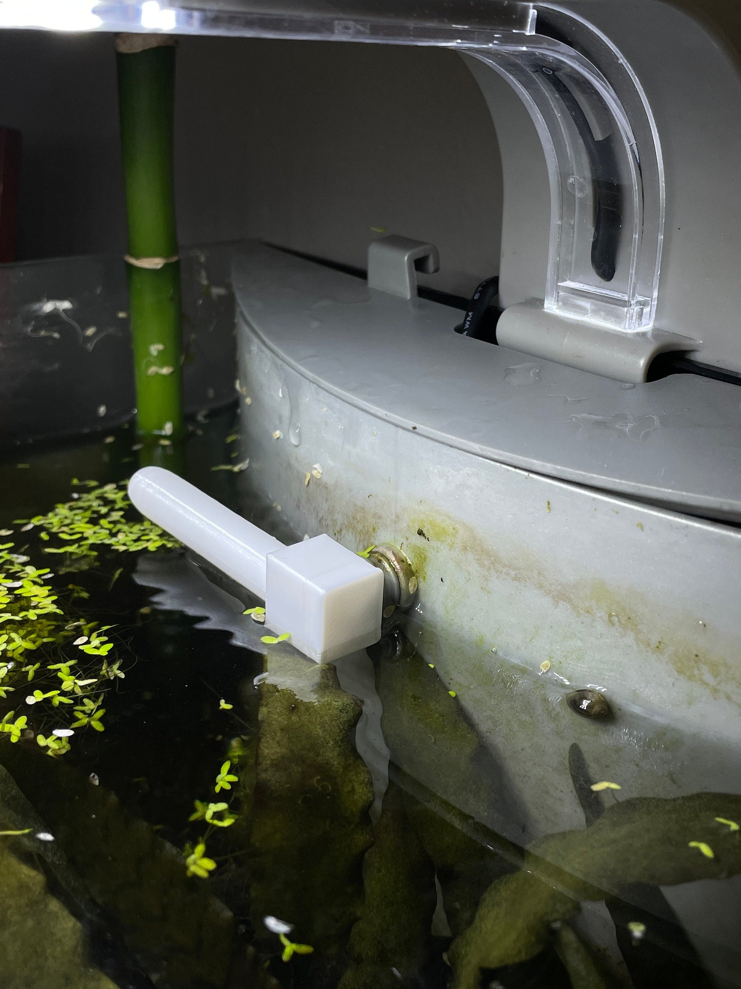 Topfin Retreat, calm water spray bar for Topfin fish tanks 2.5 Gal. and 5 Gal.
