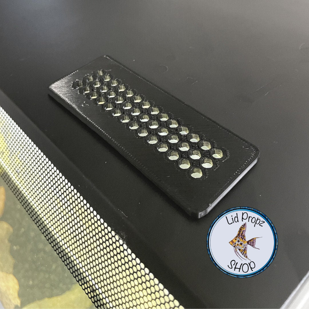 Achieve optimal ventilation with our Fluval Flex Vented Feed Opening Covers for 15G and 9G tanks. Available in Black and White, these covers offer a perfect fit for enhanced aquarium airflow.